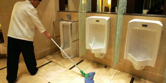 Standar baru toilet bersih di Cina: Hanya boleh ada \'dua lalat\'