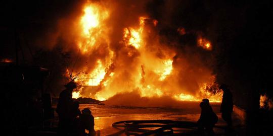 Kapal kargo terbakar di Pelabuhan Sunda Kelapa