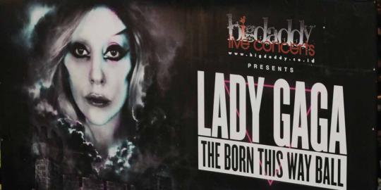 Lady Gaga: Hati saya hancur batal konser di Jakarta