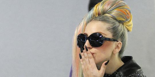 Lady Gaga, \'pemuja setan\' penebar cinta