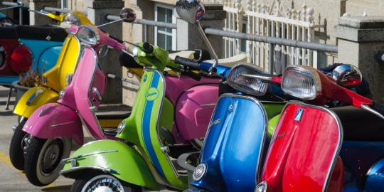 Andy Leeano, warga Yogya akan naik vespa ke Italia