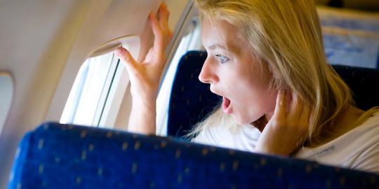 Tips melakukan perjalanan udara tanpa stres