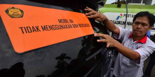 Mobil RI 20 belum dipasang stiker hemat BBM  merdeka.com