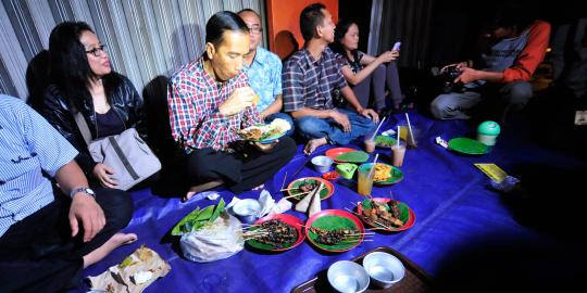 Jokowi makan bareng penggemar di angkringan Fatmawati