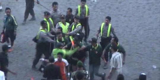Wasit divisi utama babak belur digebuki ofisial tim