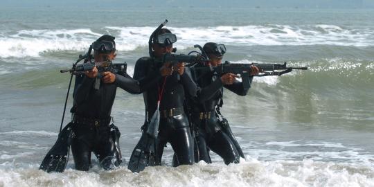 TNI AL cek dugaan Marinir rusak bus NasDem