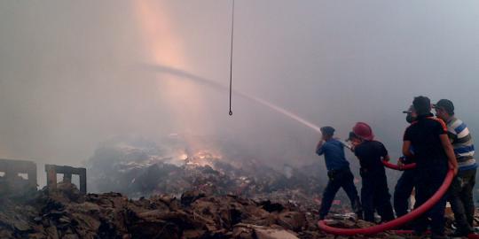 Pabrik sirup markisa di Medan terbakar