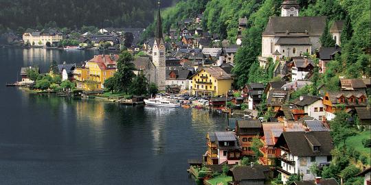 Cina bangun desa Hallstatt versi KW 