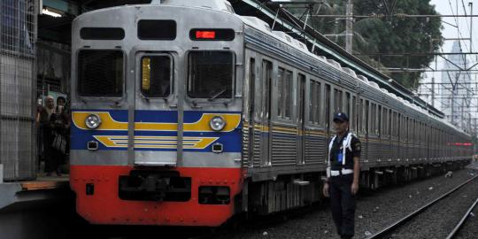 Ingin nyebrang, Boni tewas tertabrak KRL 
