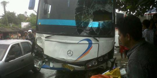 Lima kendaraan kecelakaan beruntun di Puncak