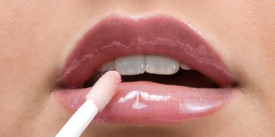 7 Tips merawat bibir pecah-pecah