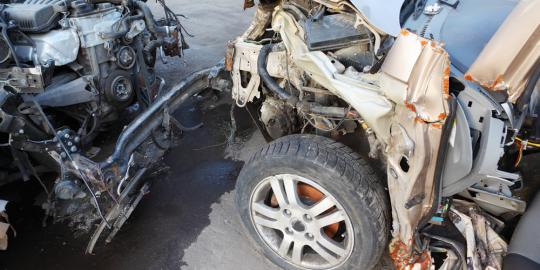3 Mobil tabrakan beruntun, 1 tewas 3 luka berat