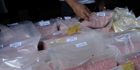 Bawa 4,7 Kg narkoba, WN India ditangkap