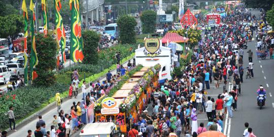 Karnaval HUT DKI bubar, Jalan MH Thamrin macet