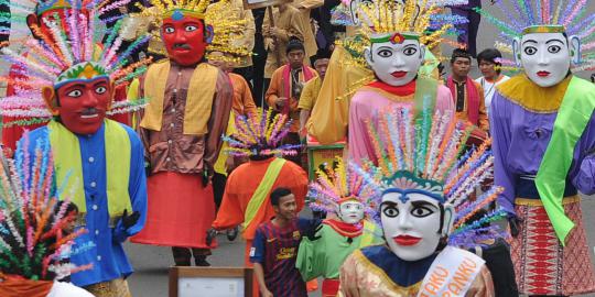 Ondel-ondel hibur warga Jakarta
