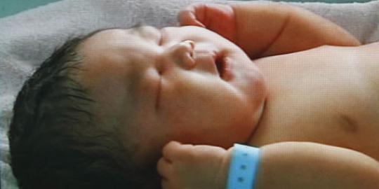 Bayi umur 1 minggu ditemukan di pinggir jalan