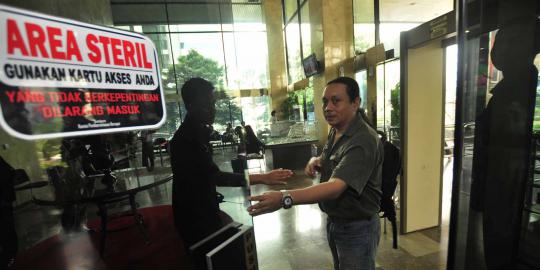 Fotografer KapanLagi serahkan 14 foto Angie hamil pegang BB