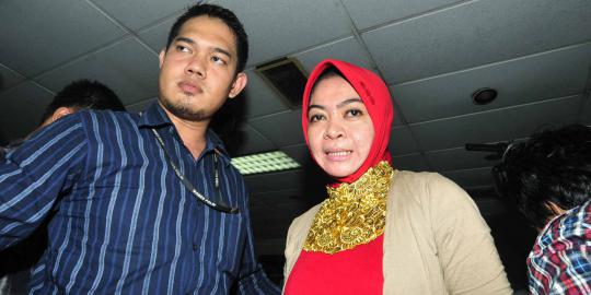 Wa Ode didakwa terima suap tiga pengusaha