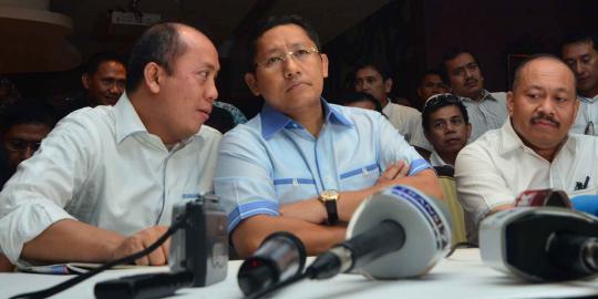 Anas Urbaningrum gelar konpers usai nonton bareng