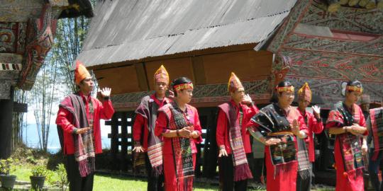 Malaysia keliru besar klaim tarian tor-tor