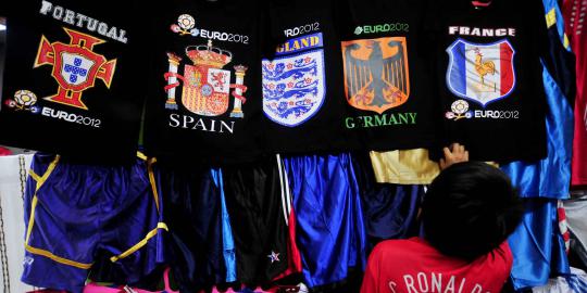 Geliat penjual baju bola Piala Eropa