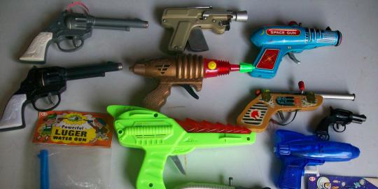 Jambret berpistol mainan dibekuk polisi