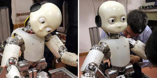 Bayi robot ucapkan kata pertamanya 