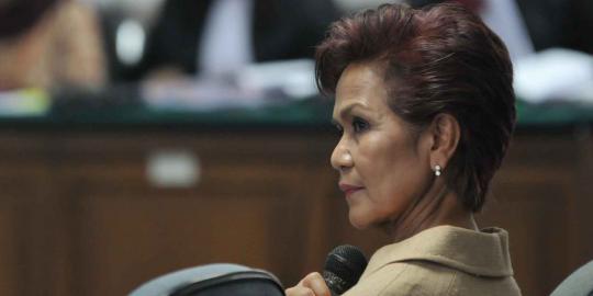 Ultah, Miranda dikirimi bingkisan cokelat dan bunga