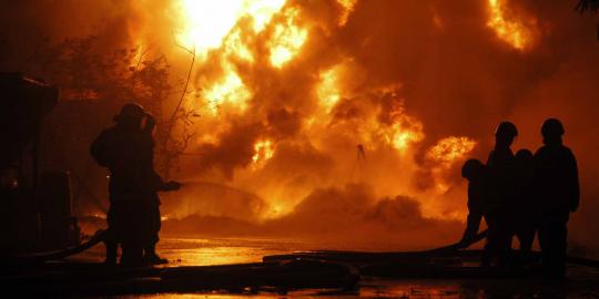 Belasan ayamnya terbakar, Rusbini tak bisa lebaran