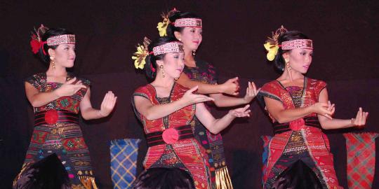 what is tor tor dance indonesia