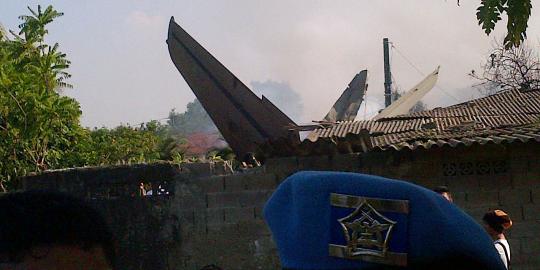  Paskhas TNI AU diturunkan di lokasi jatuh Fokker 27