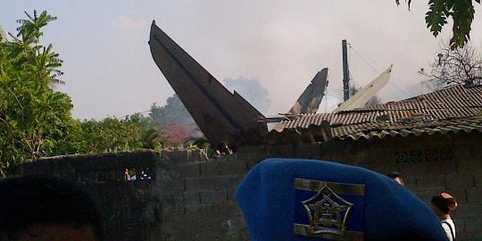 Pesawat Fokker jatuh di Halim berisi tiga orang