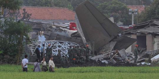 Badan Fokker yang menumbuk rumah
