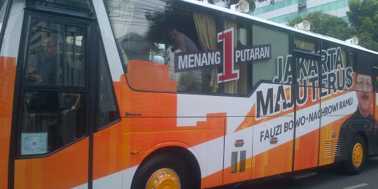 Ke DPRD DKI, Foke-Nara naik bus mentereng