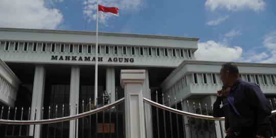 Pemecatan Cirus Sinaga tunggu salinan putusan MA