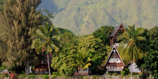 Evakuasi korban minibus diupayakan lewat Danau Toba