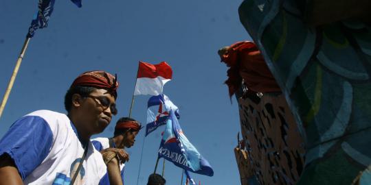Hadiri HUT Bhayangkara, SBY disambut simpatisan Demokrat