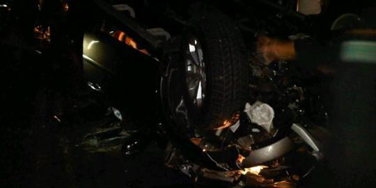 Pengemudi diduga mabuk, Pajero terbang satu meter