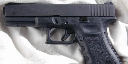 Polisi gadungan ancam korban dengan korek gas pistol