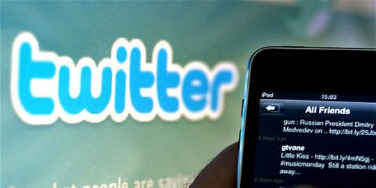 Facebook dan Twitter mengubah wanita lebih kasar dan agresif?