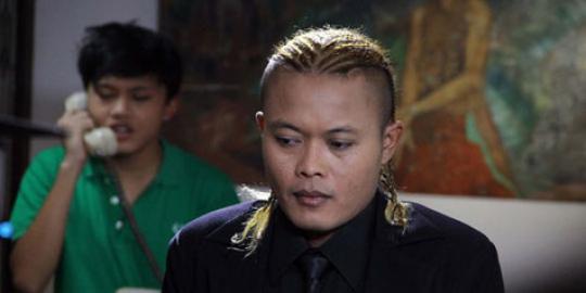 Jadi anak gaul Sule kepang rambut ala anak reggae 