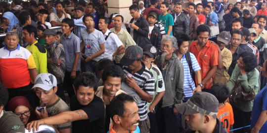 Calon pemudik rela antre tiket sejak pukul 4 pagi