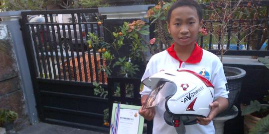 Pelajar SMP Surabaya sukses buat helm kelas dunia