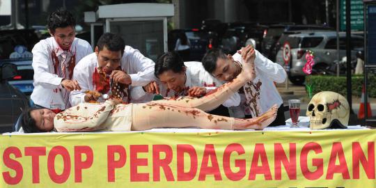 Aksi teatrikal protes perdagangan primata