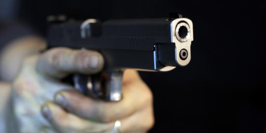Pengeroyok sembunyikan senpi polisi di tempat cucian