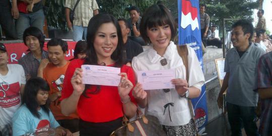 Anya Dwinov dan Olga Lidya sumbang KPK Rp 100 ribu