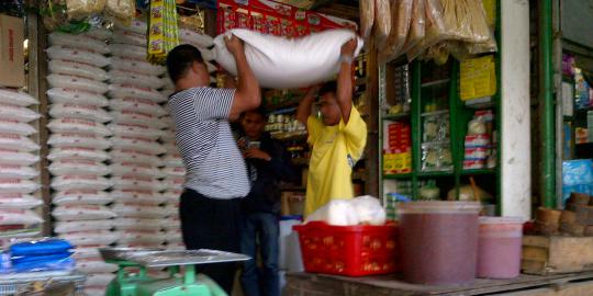 Jelang puasa, Pemprov Jatim bagi-bagi 90 ribu sembako