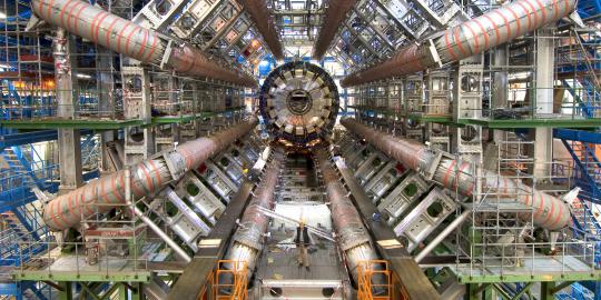 Partikel Tuhan adalah makhluk Tuhan