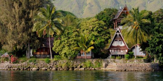 Pikap terjun ke jurang Danau Toba, 2 tewas