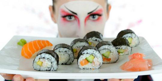 Konsumsi sushi untuk pertinggi birahi